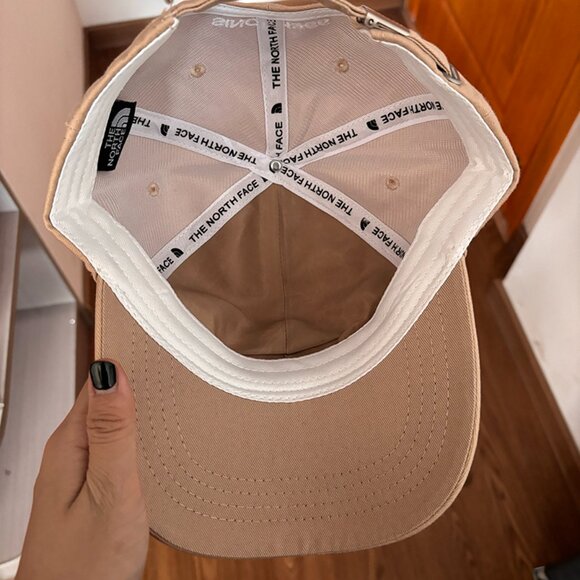 The North Face Camel Hat, Adjustable, Unisex - Picture 3 of 6
